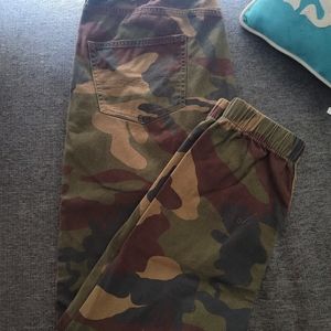 Levi's denizen Woodland camo, men's joggers.